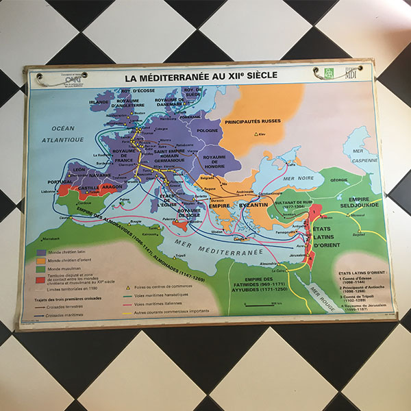 Ancienne carte géographique - La méditerranée idéale pour apporter une touche vintage à une chambre d'enfant