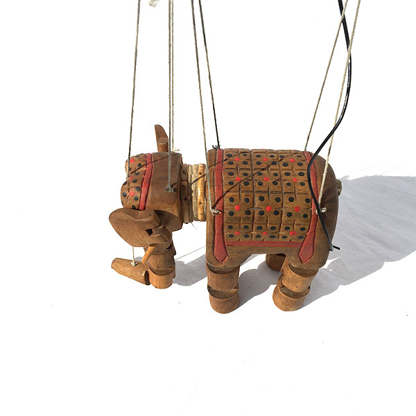 Marionnette éléphant en bois articulé idéale pour une décoration ethnique d'une chambre d'enfant