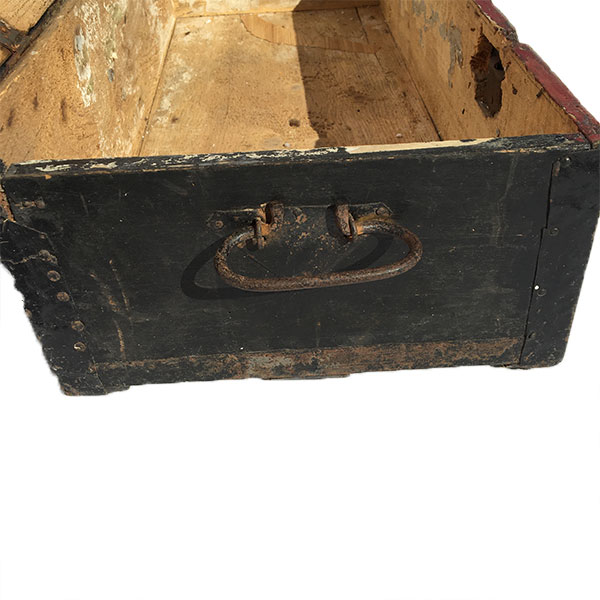 Ancien coffre de rangement en bois vintage - Brocante Eshop de Madame M