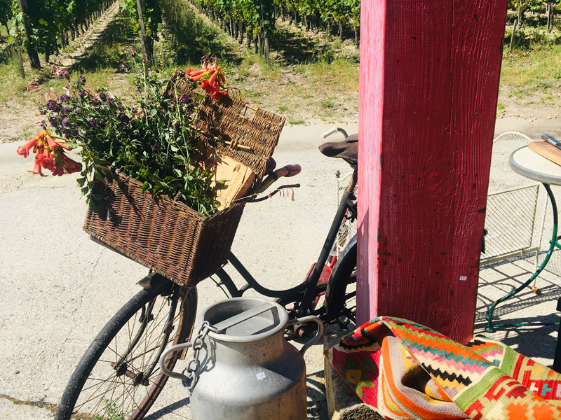 La brocante organisée au Château Haut-Plantade à Léognan Vente de pièces de décoration chinées et disponibles sur le Eshop de Madame M