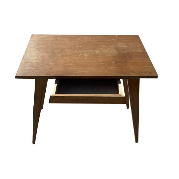 Un joli petit bureau en bois avec un tiroir, pieds compas.