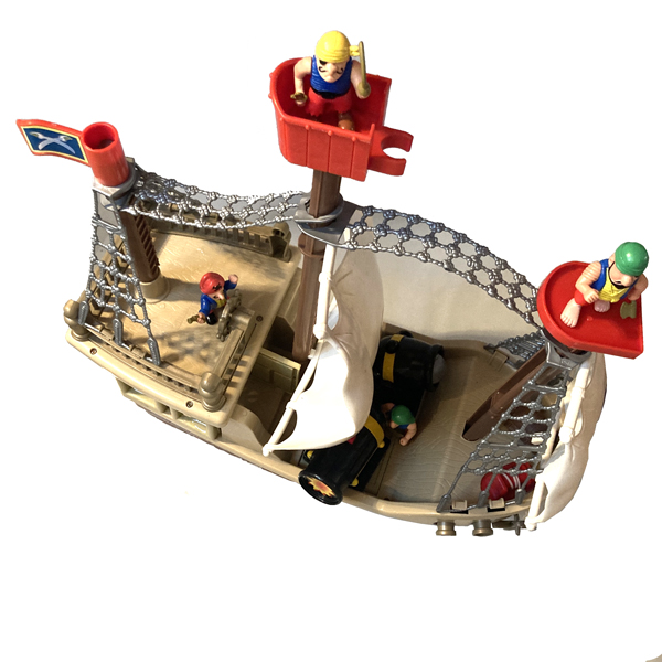 Super bateau pour les enfants qui s’amuseront à jouer aux pirates dans leur bain, à la piscine ou à la mer !