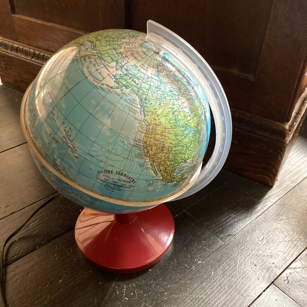 Ancienne lampe globe terrestre datant des années 70/80